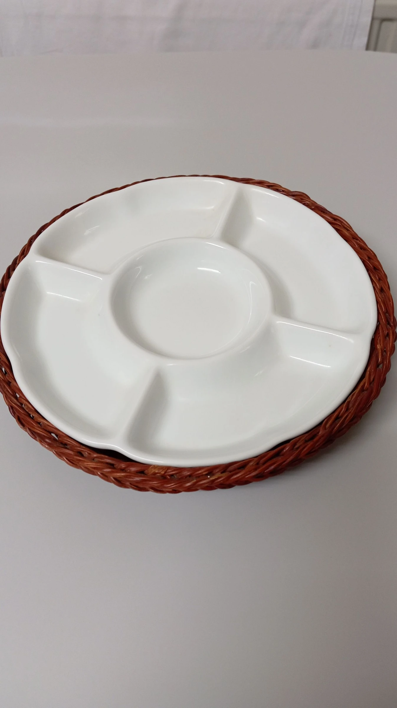 Entremesera cerâmica e vime. 23 cm de diâmetro. – photo 4